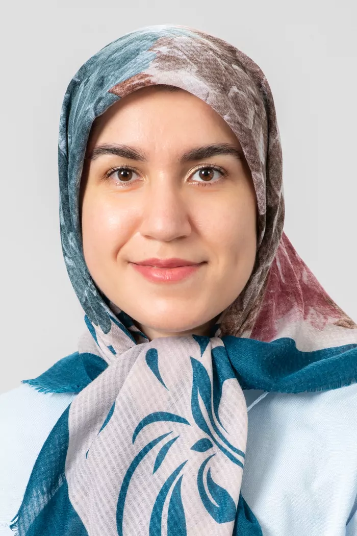 Azizi_Faezeh-cropped-700x1050-f89ac79